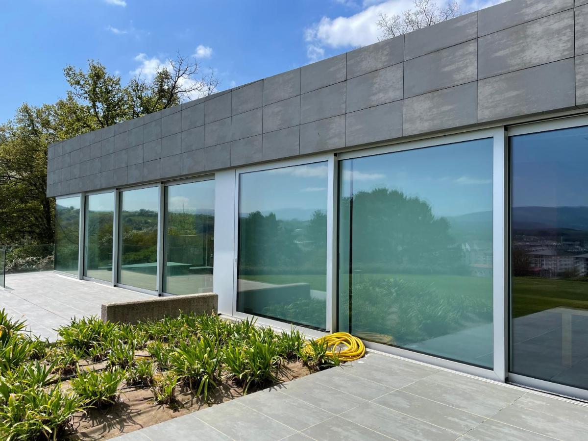 Tres Prismas Exclusive Villa Sarria Luaran gambar