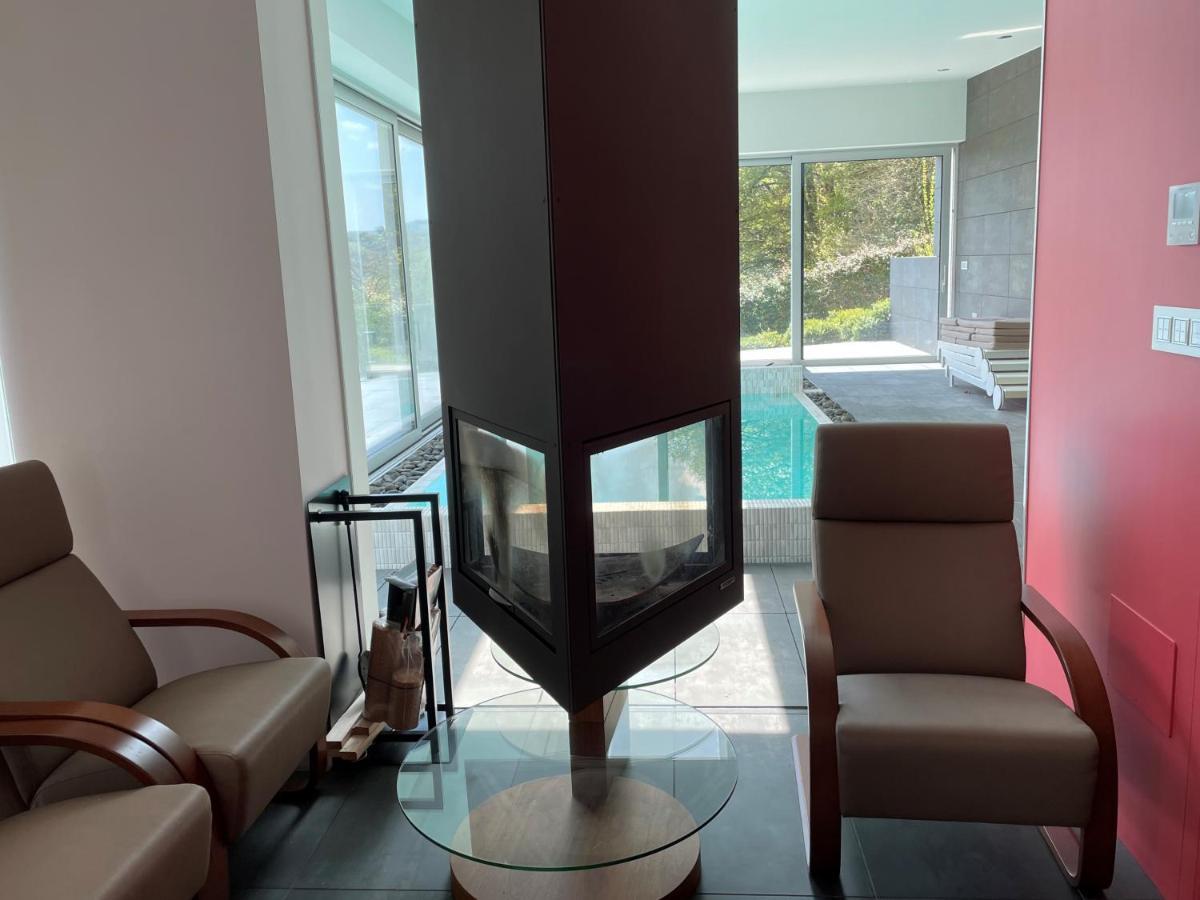 Tres Prismas Exclusive Villa Sarria Luaran gambar