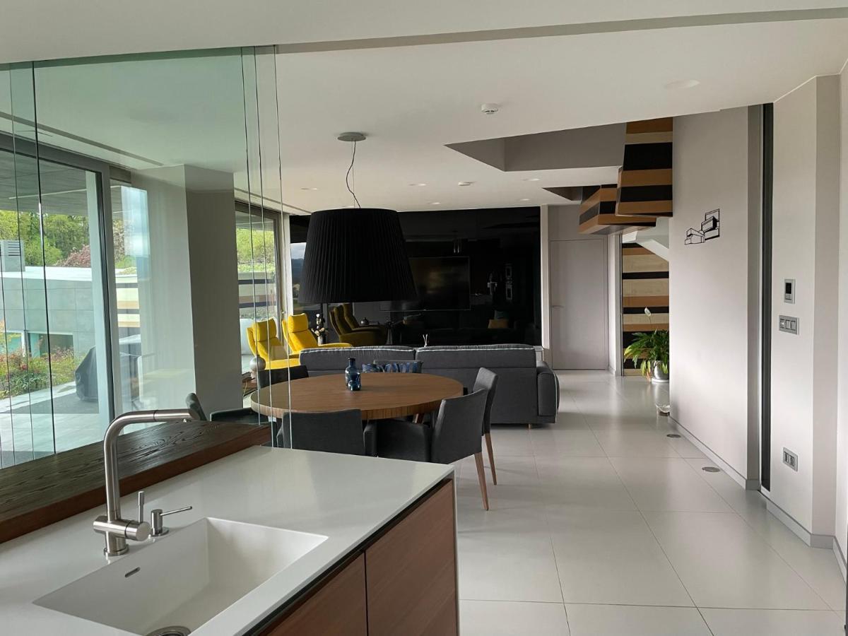 Tres Prismas Exclusive Villa Sarria Luaran gambar