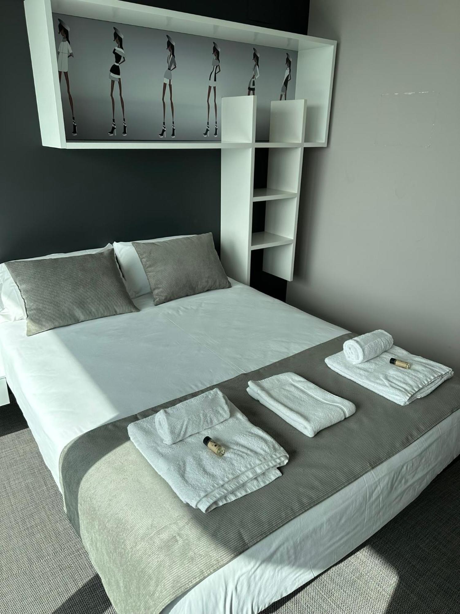 Tres Prismas Exclusive Villa Sarria Luaran gambar