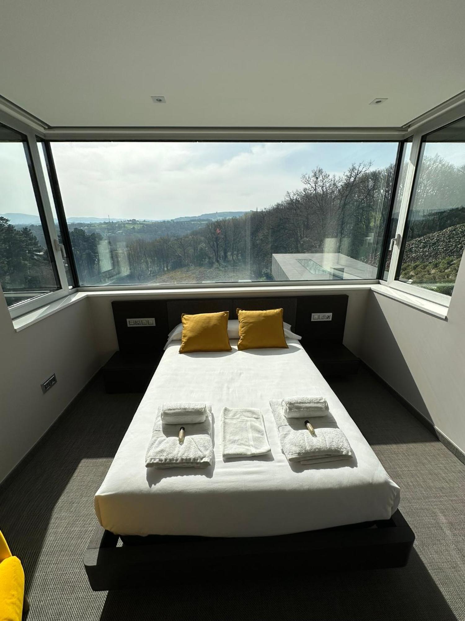 Tres Prismas Exclusive Villa Sarria Luaran gambar