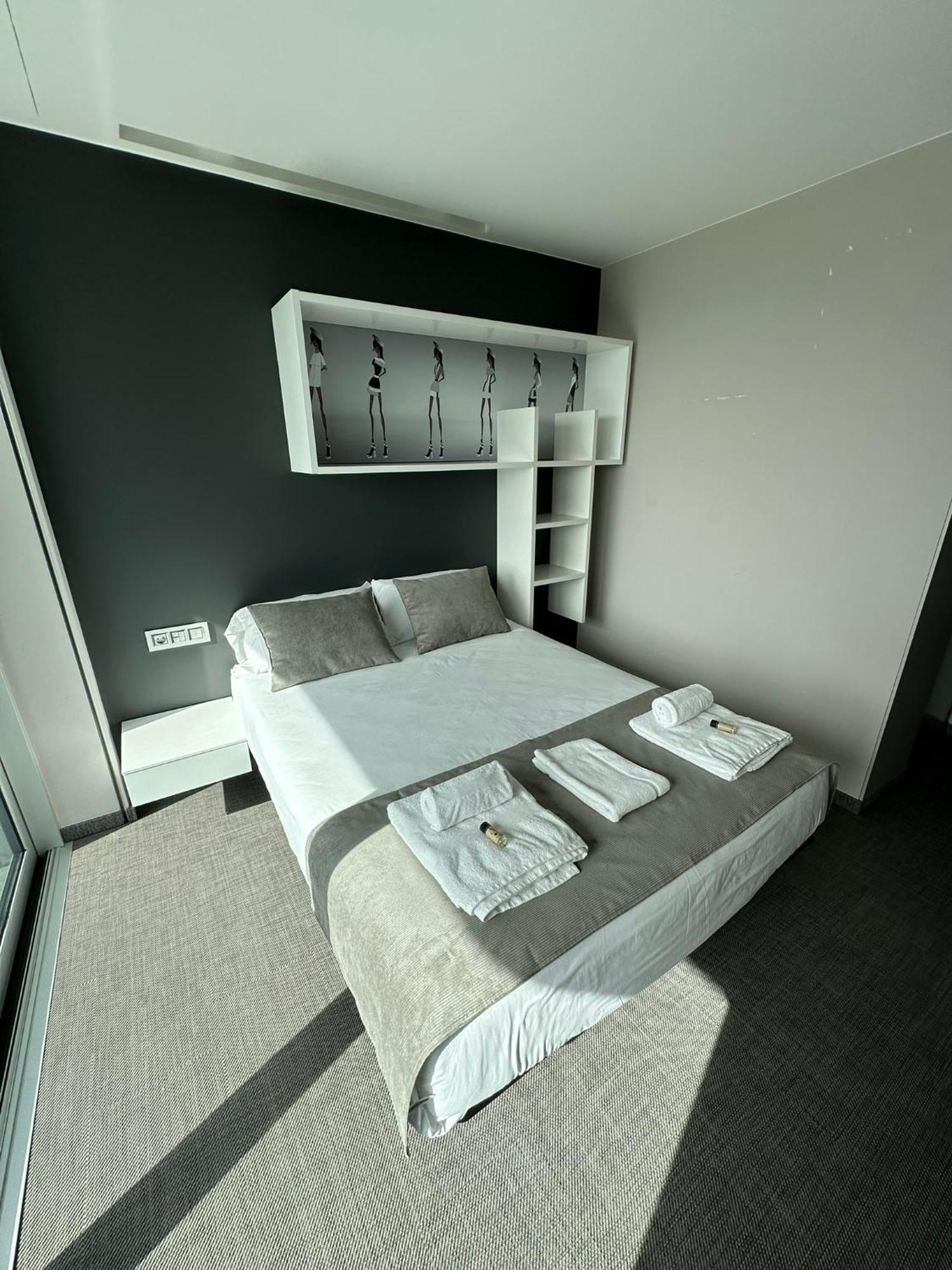 Tres Prismas Exclusive Villa Sarria Luaran gambar