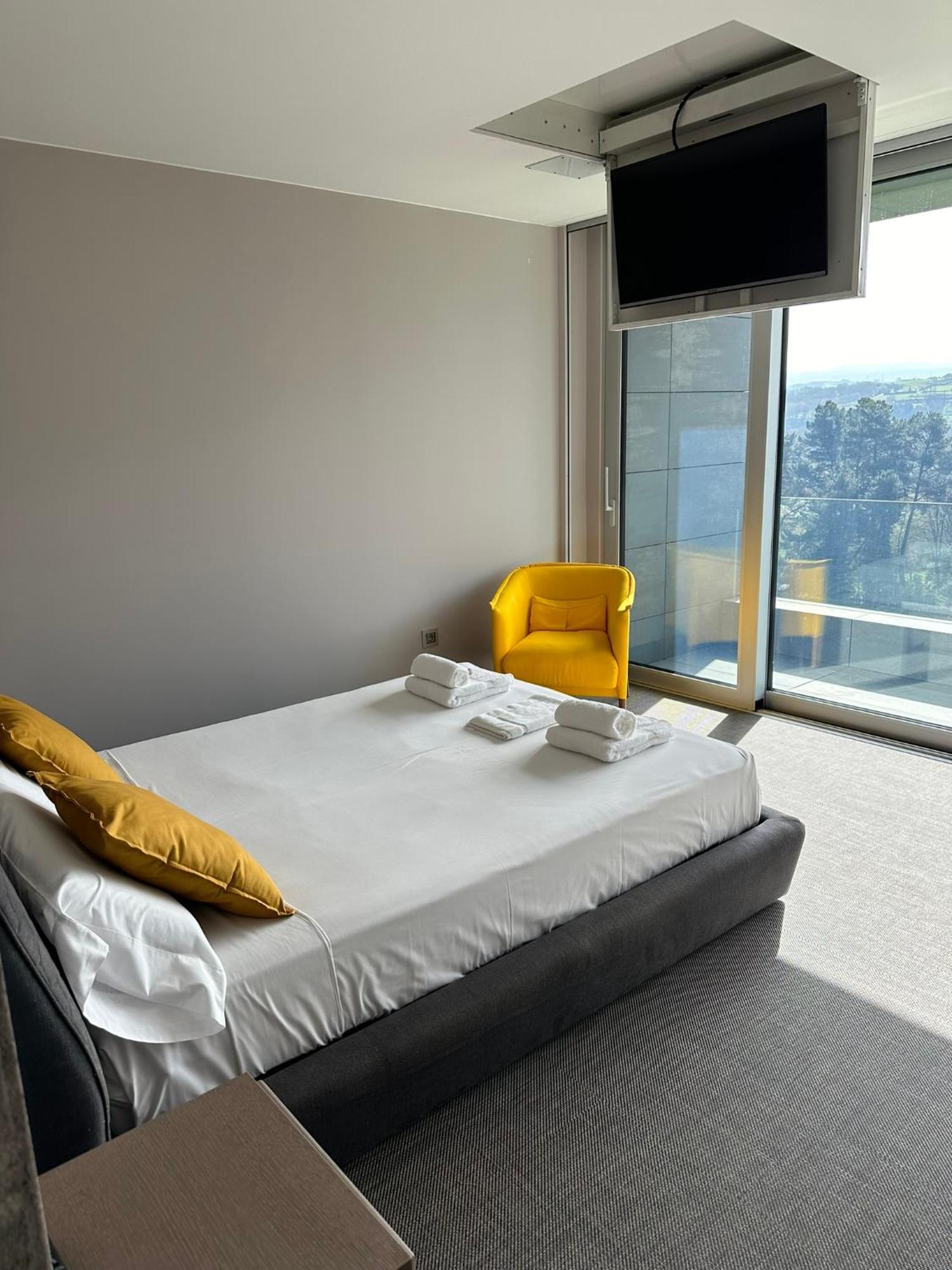 Tres Prismas Exclusive Villa Sarria Luaran gambar