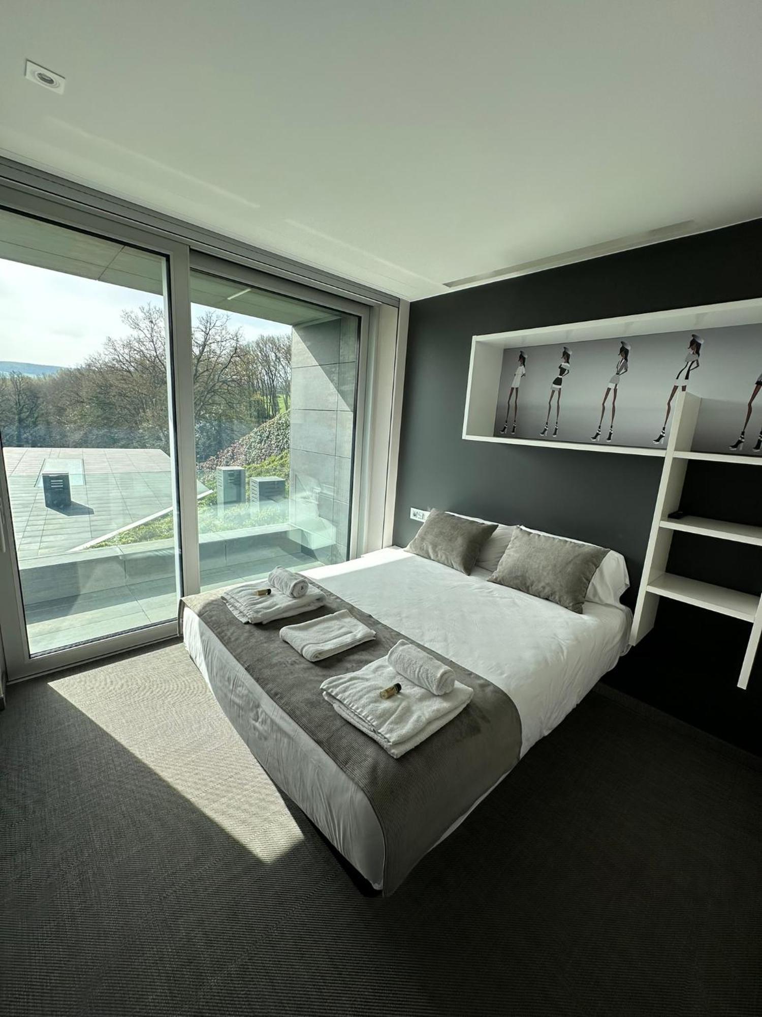 Tres Prismas Exclusive Villa Sarria Luaran gambar