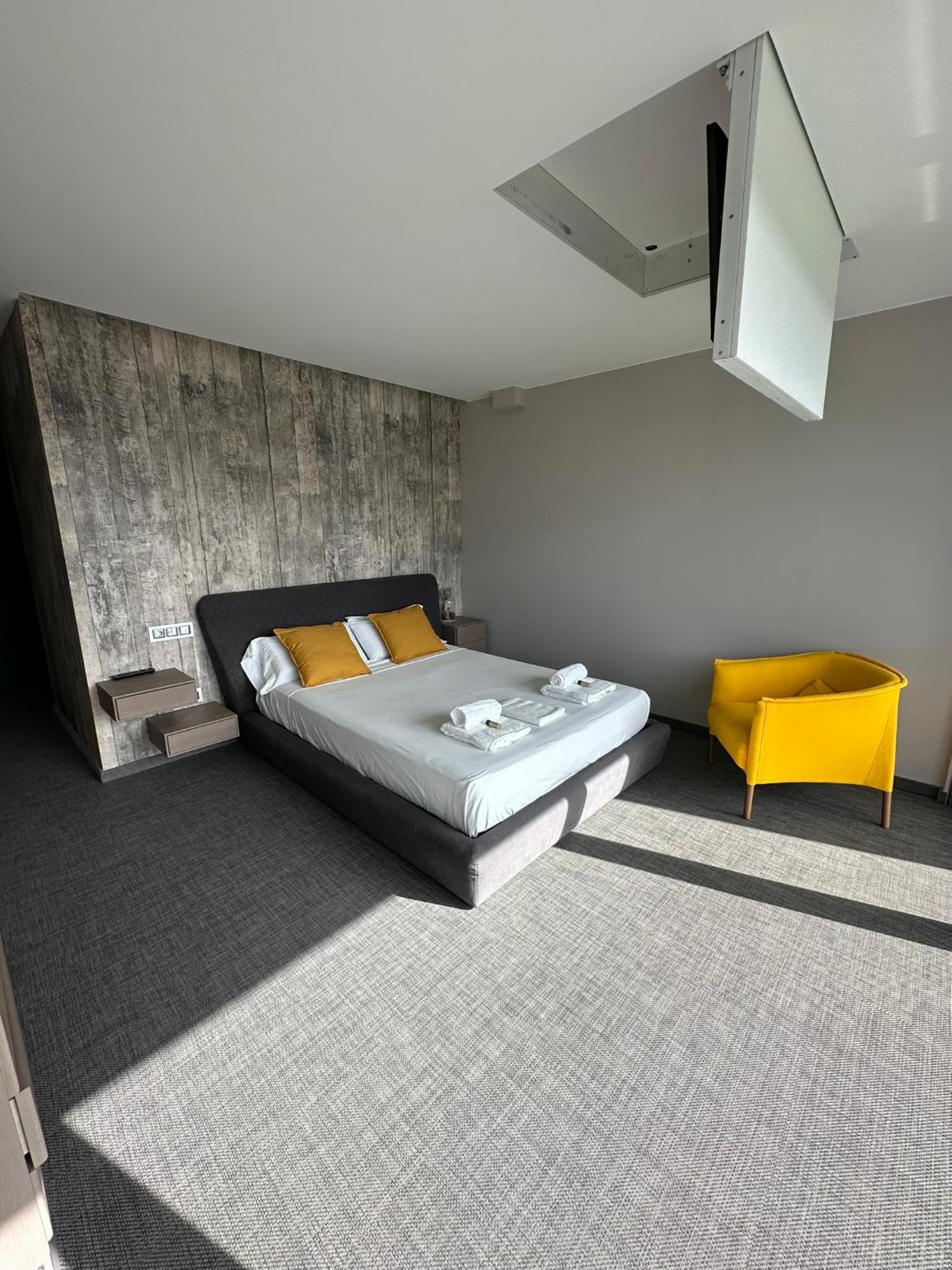 Tres Prismas Exclusive Villa Sarria Luaran gambar